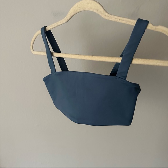 Vuori Evolve Square Neck Bra Women's Uplift Bra in Pool Blue - Picture 9 of 11